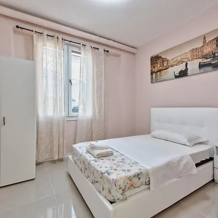 Venezia House