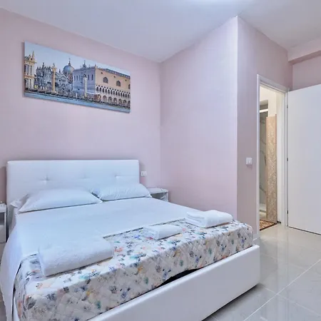 Venezia House *