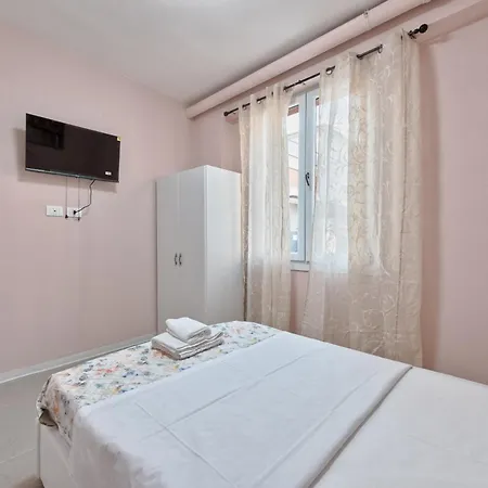 Venezia House ホームステイ