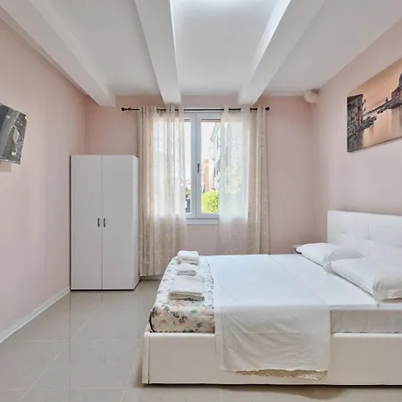 Venezia House *